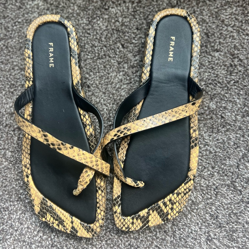 Frame Le Montauk Python Multicolor Slip On Criss Cross Flat Sandals